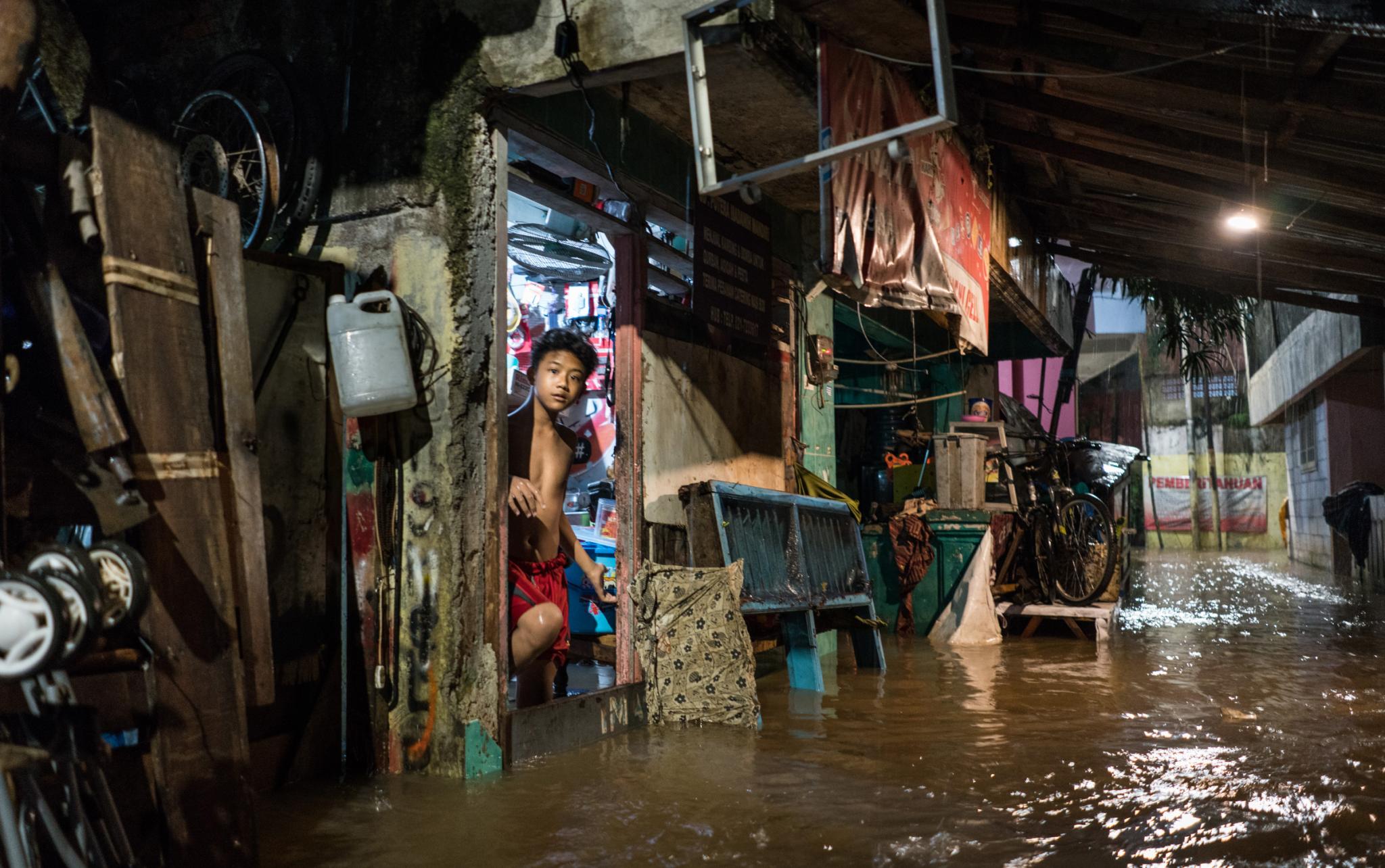 Banjir kiriman in South Jakarta by Ray Yen 