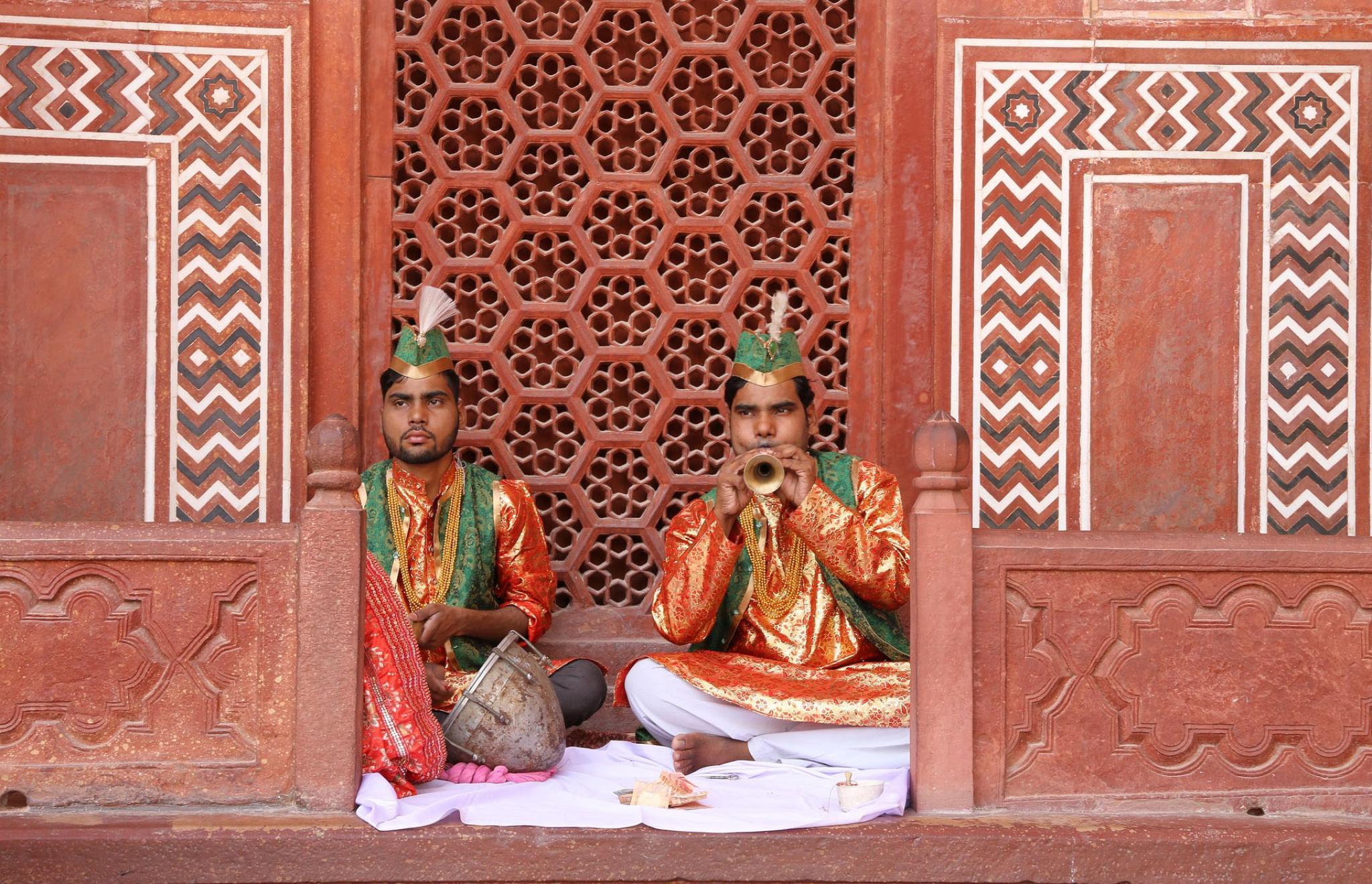 Image: Taj mahal, India, People by JungR via Pixabay