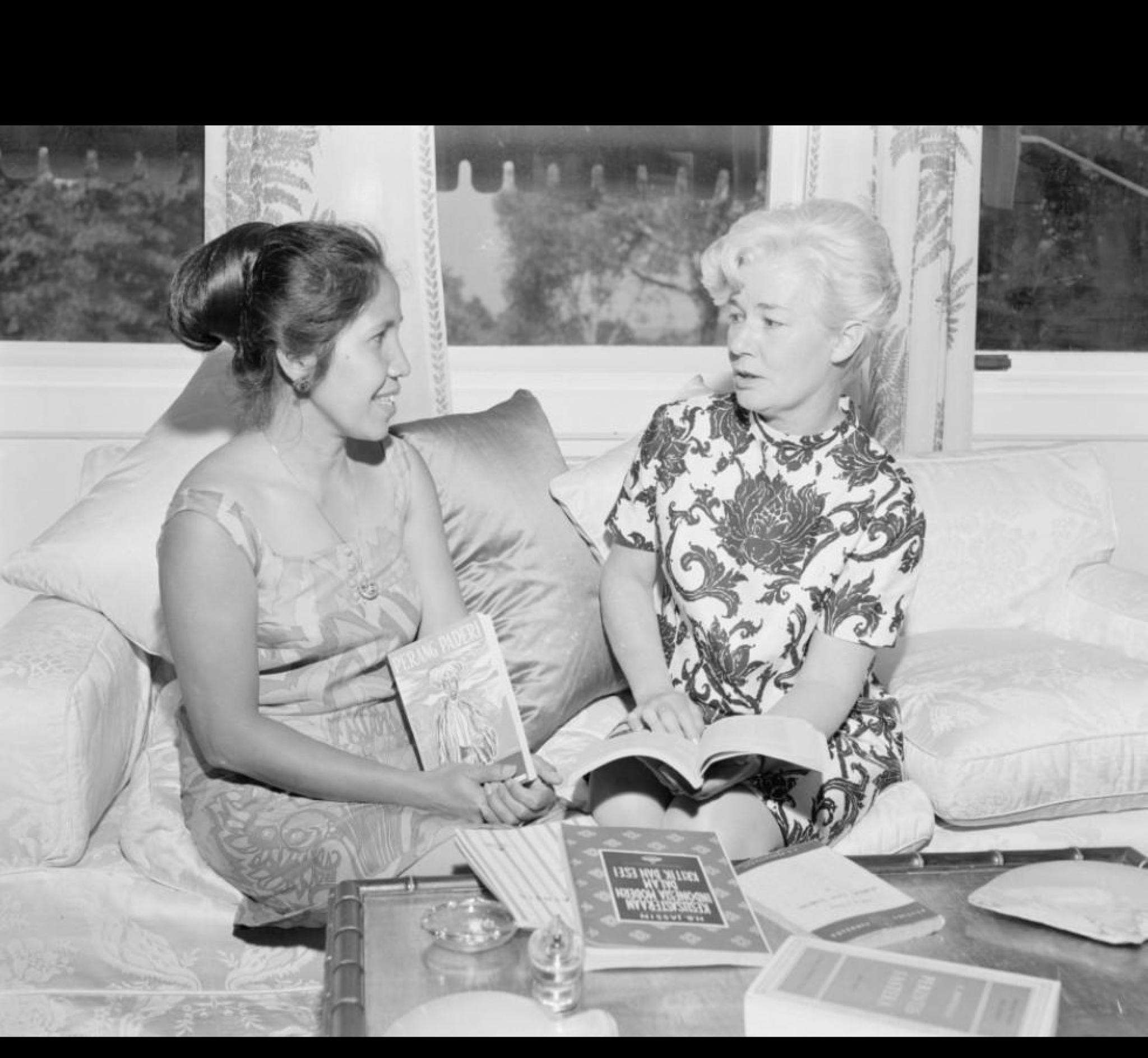 Ibu Yohanni teaching Bettina Gorton Indonesian at The Lodge in 1968 Source National Archives of 