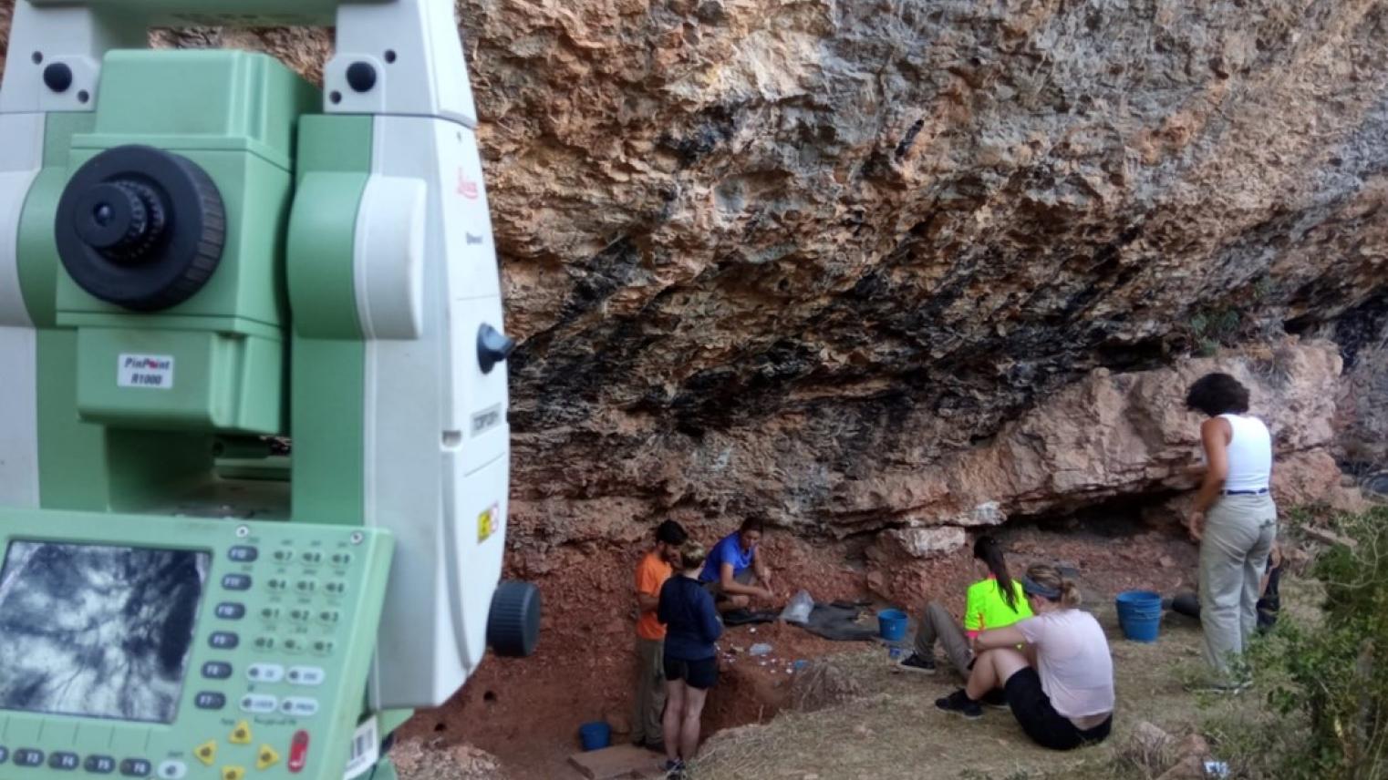 A sneak peek to the excavation in Abric Pizarro in 20222 as part of Sofia’s Leakey Foundation project. Photo: Susana Vega 